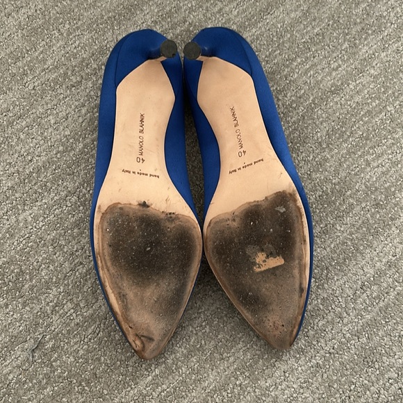 Manolo Blahnik Blue Heels with Embellished Buckle - Picture 4 of 7